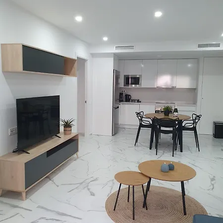 New Luxury - 200m From Center & דירה טורבייחה
